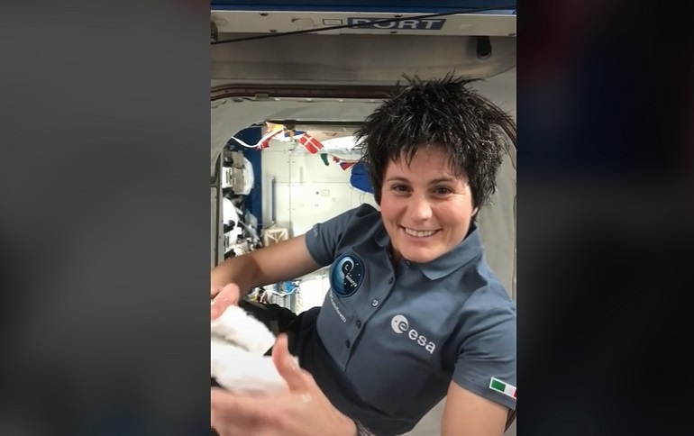 Astronautkinja zvezda TikToka – Samanta iz svemira stiže do milionskih pregleda