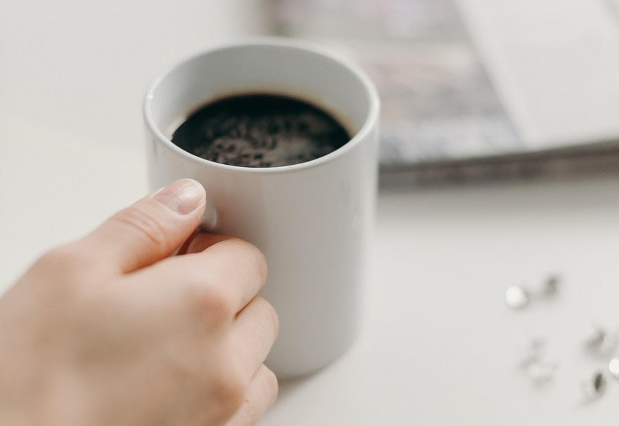 Test ličnosti otkriva nešto o vama – kako držite šoljicu kafe?