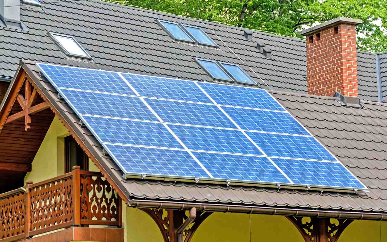 Zašto su solarni paneli na krovu kuće dobar izbor
