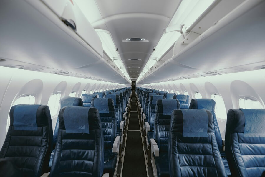 Misterija je rešena – evo zašto su sedišta u avionima plava!