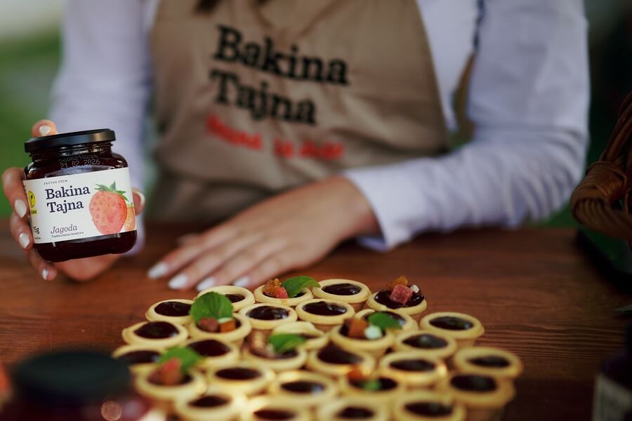 Bakina tajna džemovi od jagoda i malina: teglice sreće za svako putovanje